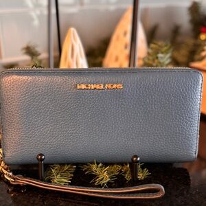 Michael Kors Jet Set Travel Continental Wristlet - Pale Ocean